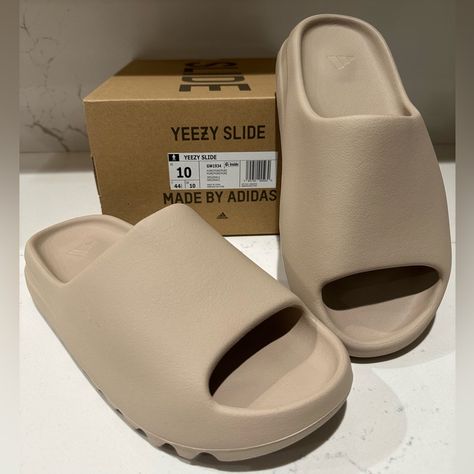 Yeezy Slide Pure Men Size 10 Glossy Lips Makeup, Summer List, Shoes Yeezy, Mens Yeezy, Yeezy Slides, Lit Shoes, Lips Makeup, Hype Shoes, Yeezy Shoes