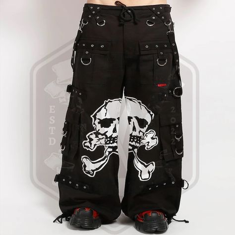 Looking for unique gothic wear? Our Baggy Cargo Pants with Chain Strap for Men are perfect for expressing your dark style. Made with durable heavy-duty fabric, these pants feature a detachable chain strap for customizing your look. With multiple pockets and a relaxed fit, they're ideal for any gothic occasion. Emo Pants Men, Skull Pant, Cargo Pants With Chain, Trip Pants, Skull Outfit, Emo Pants, Scene Pants, Scene Clothing, Vampire Freaks