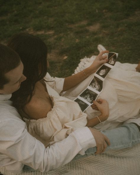 I absolutely love getting to capture sweet moments like these! this baby announcement/gender reveal session was so much fun & so sweet! I’m sure more will be shared from this session soon! #oklahomaphotographer #tulsaphotographer #babyannouncement #babyannouncementideas #ultrasound #familyphotography #familyphotographer #tulsafamilyphotographer Maternity Pictures With Ultrasound, Backyard Pregnancy Announcement, Maternity Announcement Photography, Gender Reveal Announcement Picture, Picnic Baby Announcement, Ultrasound Photo Shoot, Pregnancy Announcement Pics, Baby Announcing Photoshoot Ideas, Pregnancy Photoshoot Ideas Outdoor