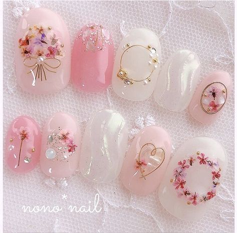 Dried Flower Nails, Diy Rhinestone Nails, Disneyland Nails, Japanese Nail Design, Modern Nail Art, Makeup Nails Designs, Korean Nail Art, Art Deco Nails, Asian Nails