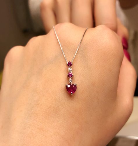 Pendents Design, Ruby Jewelry Necklaces, Ran Haitani, Diamond Pendent, Pretty Jewelry Necklaces, Gold Jewelry Stores, Ruby Necklace, Pendent Necklace, Classy Jewelry