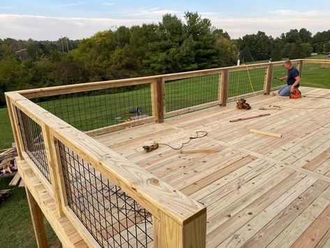 Deck Design Ideas Layout Outdoor Living, Deck Stairs Railing Ideas, Hotwire Deck Railing, Deck Railing Ideas Rebar, Upper Deck Railing, Alternative Deck Railing Ideas, Farmhouse Deck Railing Ideas, Rustic Deck Railing Ideas, Deck Railing Ideas Diy Cheap