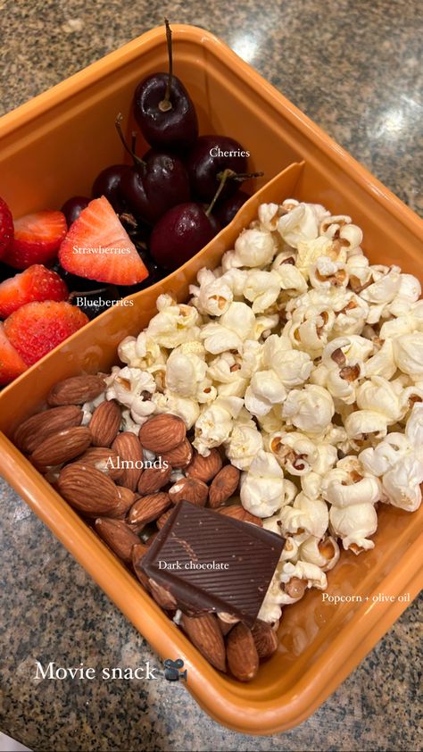 Movie Snack Ideas, Healthy Movie Snacks, Healthy Lunch Snacks, Movie Snacks, Healthy Food Inspiration, Healthy Food Dishes, Snacks Saludables, Healthy Food Motivation, Healthy Lifestyle Food