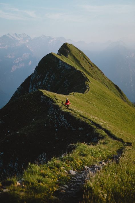 Painting Studies, Painting Reference, Hiking Photography, Interlaken, Switzerland Travel, Green Mountain, Best Hikes, Photo Reference, Beautiful Landscapes