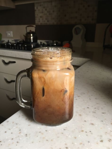 Coffee In Mason Jar, Mason Jar Aesthetic, Mason Har, Mason Jar Coffee, Morning Iced Coffee, Coffee Aesthetic, Mason Jar Mug, Coffee Bar, Iced Coffee