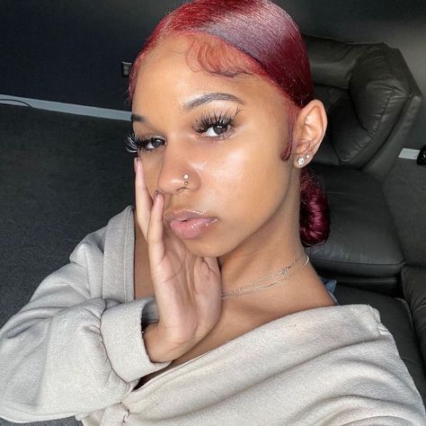 Burgundy Natural Hair, Burgundy Hair Dye, Red Hair Looks, Pressed Natural Hair, Hair Black Women, Silk Press Natural Hair, Curly Hair Videos, Quick Natural Hair Styles, Hair Color Burgundy