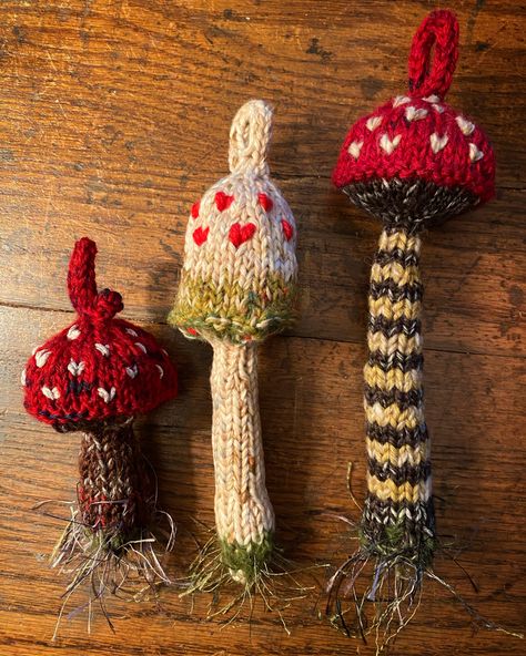 Working the needles - knitted mushroom ornaments by Lucinda Storms Knitted Mushroom, Knit Mushroom, Mushroom Ornaments, Mushroom Crafts, Crochet Mushroom, Christmas Knitting Patterns, Christmas Crafts Decorations, Weaving Patterns, Christmas Knitting