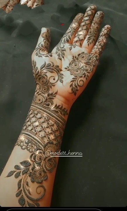 Henna Eyebrow Tint, Round Henna, Tattoo Henna Design, Henna Design Easy, Stylish Back Hand Mehndi, Short Mehndi Design, Back Hand Mehndi, Finger Henna Designs, Henna Tattoo Hand