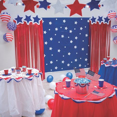 Looking to organize a Fourth of July party or any patriotic gathering? Enhance your event with this patriotic decorating kit, providing guests with an ideal photo spot. Transform your photo booth or selfie station into a magnificent tribute to America, featuring vibrant red, white, and blue colors adorned with abundant stars. The best part is that attendees will capture fantastic photos during your celebration. Patriotic Wedding, Selfie Station, America Party, Fourth Of July Party, Usa Party, American Party, Patriotic Food, 4th Of July Celebration, 4th Of July Decorations