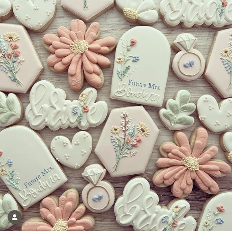 Bridal Shower Flower Cookies, Bridal Shower Cookies Decorated Floral, Love In Bloom Bridal Shower Cookies, Love Is In Bloom Bridal Shower Cookies, Wildflower Bridal Shower Cookies, Brooke Cookies, Love In Bloom Cookies, Love Is In Bloom Cookies, Wildflower Bachelorette