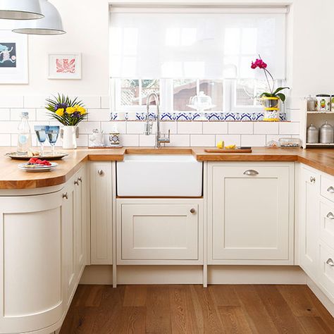 Need country kitchen decorating ideas? Take a look at this cream kitchen from Style at Home for inspiration. For more kitchen ideas, visit our kitchen galleries at Housetohome.co.uk Cream And Oak Kitchen, Solid Wood Kitchen Worktops, Cream Kitchen, Solid Wood Kitchens, Country Kitchen Decor, Oak Kitchen, Kitchen Cabinet Colors, Design Seeds, Kitchen Decorating