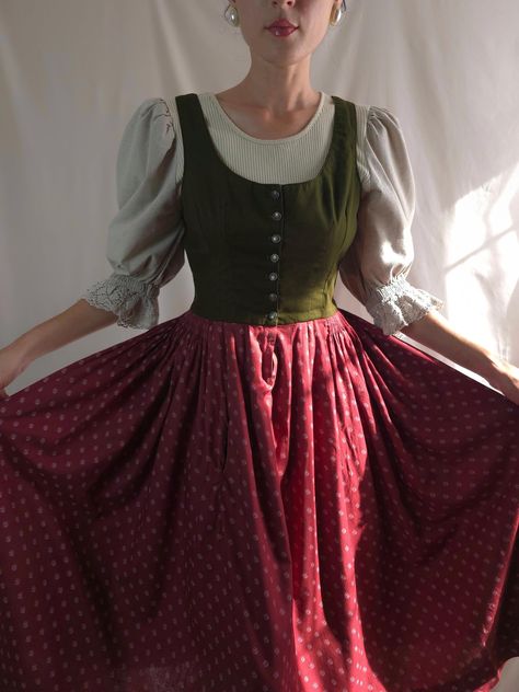 traditional Austrian dress floral dirndl Octoberfest cottage farm dress by vvVintageStories on Etsy Dirndl Dress Traditional Germany, Traditional English Dress, Germany Traditional Dress, Dirndl Dress Traditional, Traditional German Clothing, Dirndl Dress Oktoberfest, German Dress Dirndl, English Dress, Oktoberfest Dress