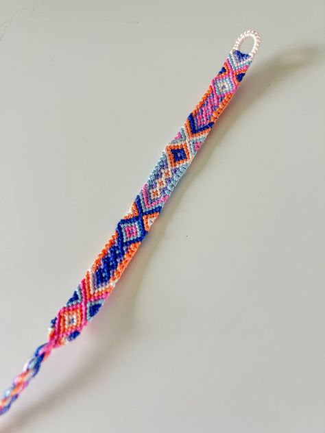 Handmade intricate patterned friendship bracelet! Love! Perfect summer staple! Size: Adult Pattern number: #2492 One Color Bracelet Pattern, Simple Embroidery Bracelet Patterns, 12 String Bracelet Pattern, 3 Color Friendship Bracelet Pattern, Friendship Bracelet Colors Combinations, Summer Friendship Bracelets Pattern, Cute Friendship Bracelets Pattern, Friendship Bracelet Colors, Friendship Bracelets Patterns