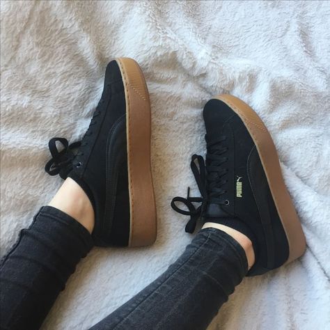 Black Shoes Sneakers Women Nike, Puma Shoes Women Outfit Casual, Black Trendy Shoes, Black Puma Shoes Outfit, Black Shoes Sneakers Women, Puma Shoes Women Sneakers, Trendy Boots For Women, Casual Black Shoes, Puma Black Sneakers