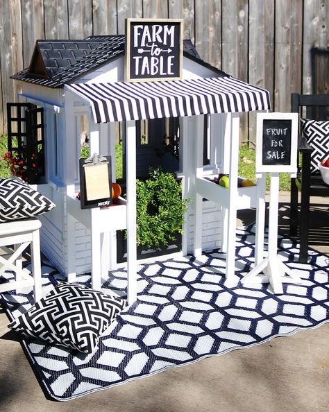 Love this playhouse makeover. This used to be an ordinary Little Tykes Playhouse that we turned into a grocery store. Get all the details and how to's on how we did it. #playhouse #littletykes #diy #diyprojects #diymakeover #outdoor #outdoorprojects Makeover Playhouse, White Playhouse, Little Tikes Playhouse Makeover, Cape Cottage, Playhouse Makeover, Playhouse Ideas, Cottage Makeover, Outdoor Playhouse, Diy Playhouse