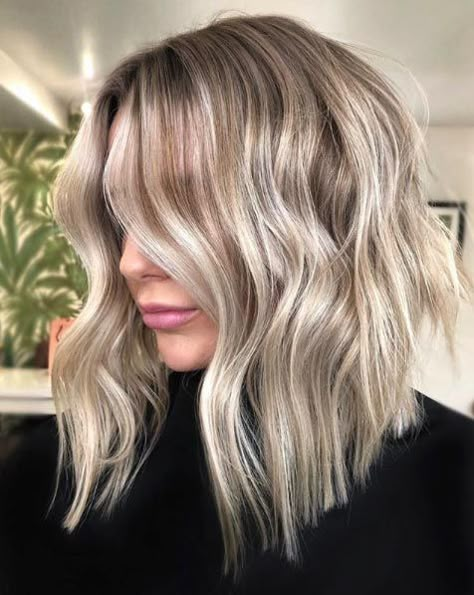 25 Mid-Length Blonde Hairstyles To Show Your Stylist Pronto Blond Hairstyles, Mid Length Blonde, Medium Length Blonde, Lob Styling, Medium Blonde Hair, Blonde Ponytail, Kadeřnické Trendy, Blonde Hairstyles, Medium Blonde