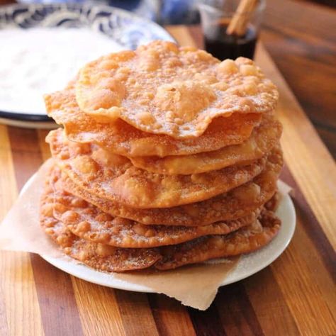 Exquisitos Buñuelos Mexicanos, receta sencilla y con grandiosos resultados. Pruebalá! Mexican Bunuelos, Pork Leg Recipes, Mexican Bunuelos Recipe, Bunuelos Recipe, Mexican Desserts, Mexican Bread, Mexican Appetizers, Mexican Kitchen, Mexican Recipe