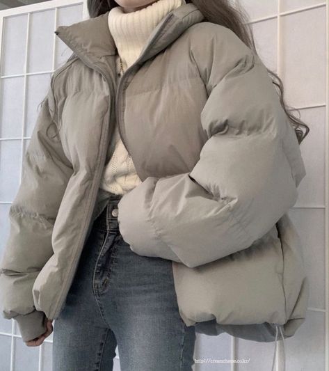 Winter outfits + Winter aesthetic + Puffer jacket + gray puffer + grey puffer + visit the link below! Freezing Winter Outfits, Puffer Jacket Aesthetic, Winter Outfits Cold Freezing, Winter Outfits Blackgirl, Winter Outfits Korean, Korean Winter Outfits, Grey Puffer Jacket, Outfit Ideas Winter, Puffer Jacket Outfit