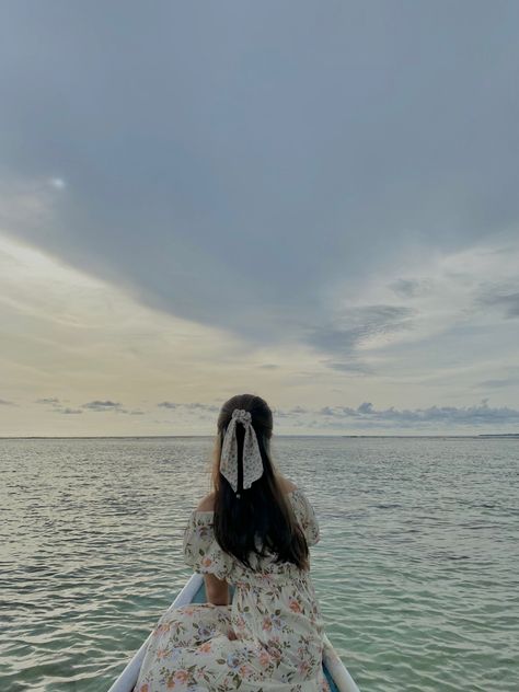 #aesthetic #girl #aestheticgirl #beach #sea #photography #dress #pantai #sunset #she #girlsfashion #flowers #instagram #ootd  #paradise Outfit Ke Pantai, Dress Pantai, Photography Dress, Flowers Instagram, Sea Photography, Korean Dress, Aesthetic Girl, Bali, Korean Fashion