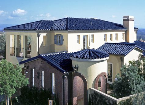 Did you know that you can get solar shingles and roof tiles? They're available in all sorts of shapes and sizes. Solar Tiles, Solar Shingles, Advantages Of Solar Energy, Solar Roof Tiles, Blue Roof, Solar Power Panels, Monocrystalline Solar Panels, Pintura Exterior, Solar Energy Panels