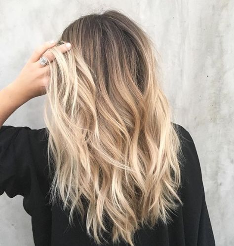 30 Blonde Hair Colors for Fall to Take Straight to Your Stylist Fall Blonde Hair Color, Balayage Brown, Toes Nails, Kadeřnické Trendy, Ombre Hair Blonde, Brunette Balayage, Vlasové Trendy, Fall Hair Color For Brunettes, Balayage Blonde