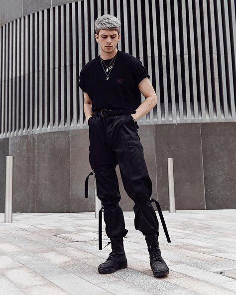 Alternative Fashion Men, Mode Grunge Hipster, Techno Outfit, Black Outfit Men, Masc Outfits, Techwear Fashion, Alt Outfits, Mia 3, Mens Fashion Classy