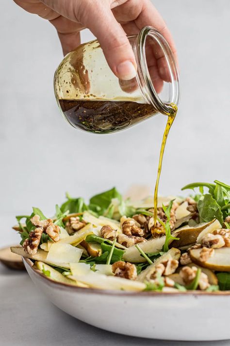 Pear And Walnut Salad, Pear Walnut Salad, Salad Presentation, Pear Salad Recipes, Rocket Leaves, Fried Halloumi, Rocket Salad, Easy Salad Dressing, Pear Salad