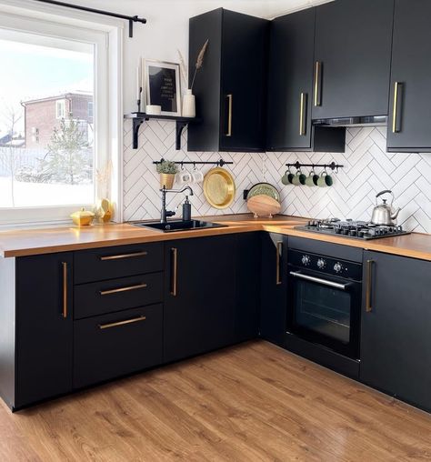 Modern Kitchen Black Appliances, Modern Kitchen Condo, Small Black Kitchen, Anthracite Kitchen, 1960s Kitchen Remodel, Black Kitchen Cabinets, Kitchen Colour Schemes, Kitchen Remodel Design, Contemporary Kitchen Design