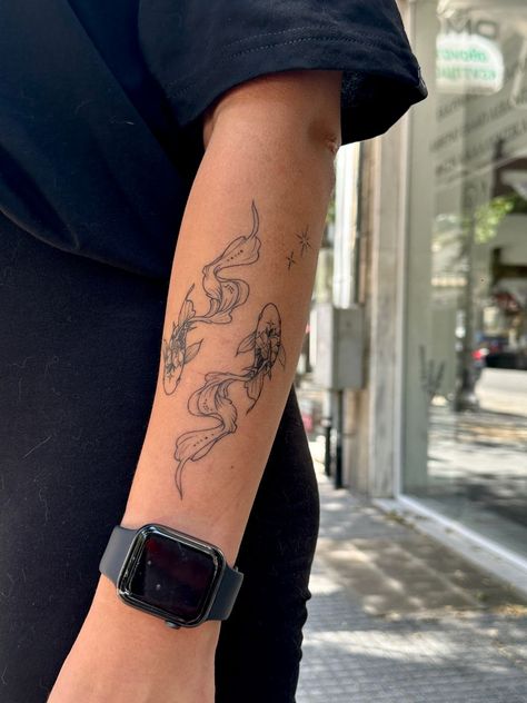 japanese tattoo designs Tato Lengan Bawah, Tato Ikan Koi, Around Arm Tattoo, Wrap Around Tattoo, Tato Minimal, Wrap Tattoo, Tato Lengan, Upper Arm Tattoos, Petite Tattoos