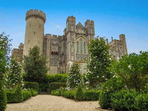 Gothic Castles in the UK Bodiam Castle, Dover Castle, Arundel Castle, London Castles, Leeds Castle, Warwick Castle, Gothic Castle, English Castles, Castles In England