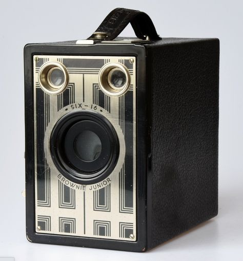 Kodak Brownie Junior Six-16 **Art Deco** box camera in wonderful nice condition - a piece from USA of late 30s and early 40s made with cardboard and leatherette - in working order after around 80 years! https://www.catawiki.com/de/l/71878617-kodak-brownie-junior-six-16-art-deco #kodakbox #browniejunior #camera #photography #analogue #collectingcameras #vintage #1900-1950s #victorianage #victorian #catawiki #cata Art Deco Box, Late 30s, Box Camera, Vintage Cameras, 80 Years, Camera Photography, Cameras, Bucket List, Art Deco