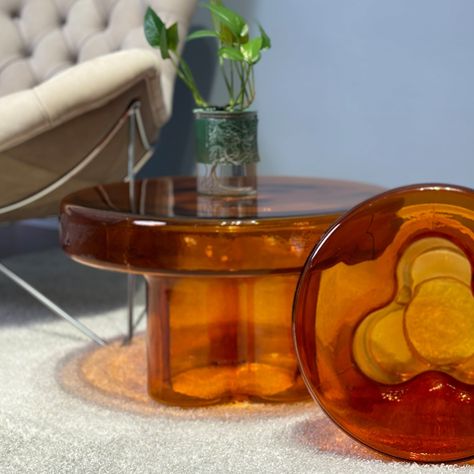 This jelly glass coffee table is a unique and striking piece of furniture that perfectly blends artistry and practicality. Unique Glass Coffee Table, Boho Living Room Side Table, Retro Round Coffee Table, 70s Side Table, Funky 70s Decor, Circle Glass Coffee Table, Maximalist Coffee Table, Modern 70s Decor, Charlotte Apartment