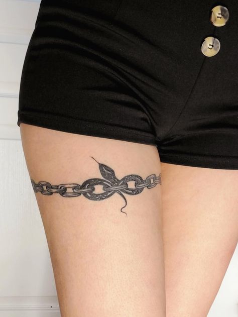 Chain Tattoo Design For Women, Feminine Chain Tattoo, Snake Chain Tattoo, Snake Tattoos Black Women, Snake On Thigh Tattoo, Chain Tattoo Thigh, Chain Thigh Tattoo, Arm Chain Tattoo, Cadenas Tattoo