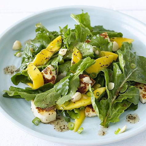 Mango, haloumi and macadamia rocket salad | Healthy Recipe | WW Australia Halloumi Salat, Mango Salat, Prawn Salad, Halloumi Salad, Rocket Salad, Couscous Salat, Australia Food, Salad Healthy, Side Dishes Recipes