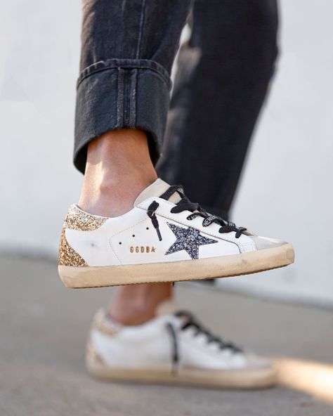 Star Lettering, Goose Logo, Golden Goose Sneakers Outfit, Rush Outfits, Golden Goose Superstar, Fashion Shoes Boots, Goose Sneakers, Sock Outfits, Golden Goose Sneakers