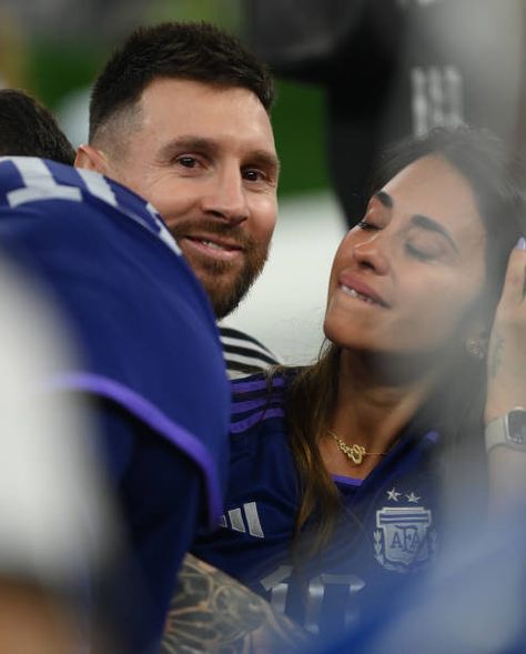 Messi And Wife, Fifa World Cup Argentina, Argentina 2022 World Cup Team, Argentina Fifa World Cup 2022, Football Team Pictures, Fifa World Cup 2022 Qatar Argentina, Lionel Messi Family, Fifa World Cup 2022 Qatar Brazil, Antonella Roccuzzo