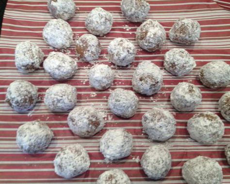 Bailey's Irish Cream Balls Recipe - Food.com Baileys Balls Recipe, Booze Balls, Baileys Irish Cream Recipes, Irish Dinner, Bourbon Balls, Rum Balls, Boozy Desserts, Baileys Irish, Baileys Irish Cream