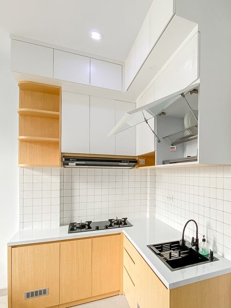 Kitchen Set Bali Japandi Kitchen Minimalist, Small Apartment Kitchen Ideas Design, Small Kitchen Set Design, Japandi Small Studio Apartment, Very Tiny Kitchen Ideas, Small Kitchen Ideas Minimalist, Tiny L Shaped Kitchen, Tiny Kitchen Design Small Apartments, Kitchen Set Design Modern