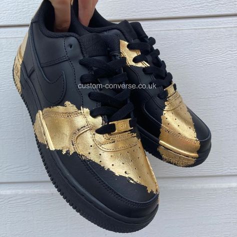 Au Vodka, Lana Style, Custom Trainers, Black Nike Air Force, Black And Gold Shoes, Jordan 1 Retro Mid, Nike Custom, Air Max 200, Nike Air Force 1s