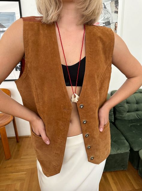 Vintage Brown Suede Leather Vest With Pockets  Material: Leather / Suede  Vintage condition level: good condition   MODEL is 5.3 ft 164 cm tall usually size S  Marked Siz: D46, NL46, GB20, F48 FLAT MEASUREMENTS (unstretched):  Length: 59 cm  Armpit to armpit: 56 cm  Shoulder to shoulder: 39 cm  Every item is vintage, pre-used, pre-loved, one-of-a-kind. All orders are final and sold as-is.  If you have any questions, please contact us before purchase. Irregularities or signs of wear might be pres Brown Suede Vest Outfit, Corduroy Vest Outfit, Suede Vest Outfit, Brown Vest Outfit, Leather Vest Outfit, Fall Vest Outfits, Vest With Pockets, Brown Vest, Suede Vest