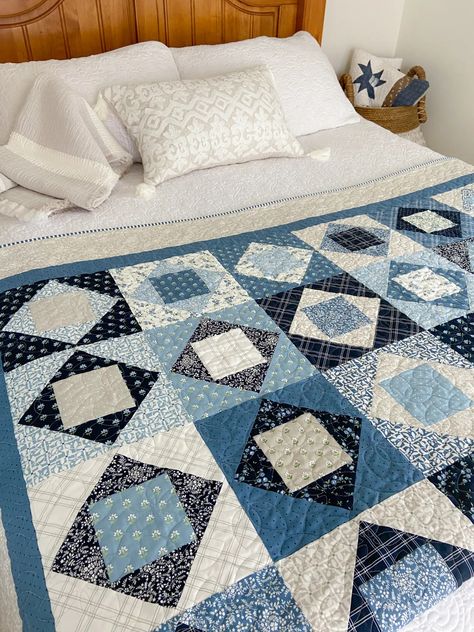 Free pattern} Floating Squares – Carried Away Quilting Shabby Chic Quilt Patterns, Monochromatic Quilt, Blue Quilt Patterns, Cake Squares, Fun Quilts, Shabby Chic Quilts, Quilt Blocks Easy, Fat Quarter Quilt, Classic Quilts