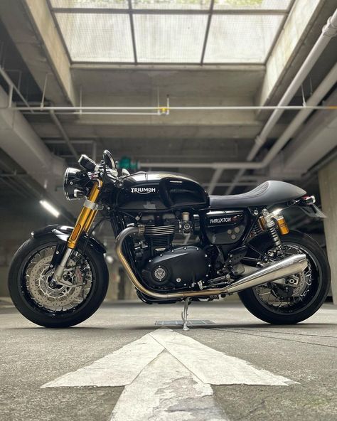 Triumph Cafe Racer Thruxton, Triumph Thruxton Cafe Racer, Triumph Thruxton Rs, Thruxton Rs, Thruxton Triumph, Bike Swag, Triumph Cafe Racer, Motorbike Art, Triumph Thruxton