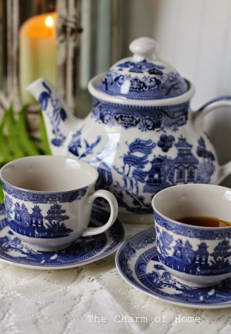 Blue Willow China Pattern, White Tea Set, Blue Willow Dishes, Blue Willow China, Blue Dishes, Blue White Decor, China Dishes, Porcelain Tea Set, Willow Pattern