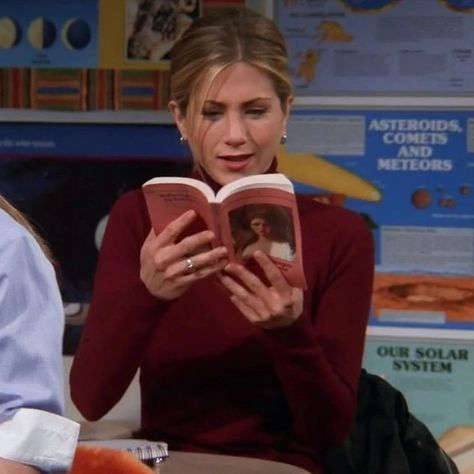 @books.in.films • Instagram photos and videos Rachel Green Friends, Friends Tv Quotes, Rachel Friends, Friends Moments, Friends Series, Rachel Green, Tv Quotes, Woman Reading, Reading A Book