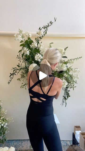 PASSIFLORA ~ Caroline Eells on Instagram: "We urn-estly love FLOWERS. 🫶🏻" Flower Arrangements In Urns, Diy Urn Flower Arrangement, Flower Arrangements With Roses, Low Profile Flower Arrangements, Urn Flower Arrangements, Hotel Lobby Flowers, Flower Arranging Videos, Flower Arrangement Tutorial, Urn Arrangements