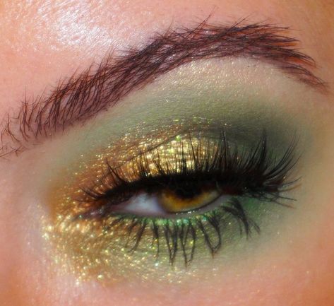 Green And Gold Eye Makeup, Gold Makeup Looks, Green Smokey Eye, Makeup Challenge, Gold Eye Makeup, Prom Eye Makeup, Face Art Makeup, Glitter Eye Makeup, Glitter Eye