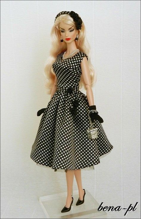 Polka Dot Outfit, Dot Outfit, Sewing Barbie Clothes, Polka Dots Outfit, Barbie Dolls Diy, Barbie Skipper, Barbie Clothes Patterns, Barbie Dream, Retro Chic