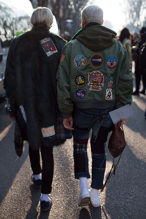 Milan fashion week Patched Jacket, The Sartorialist, Look Grunge, Patch Jacket, Straight Cut Jeans, Street Style Trends, Flight Jacket, Men Street, Street Outfit