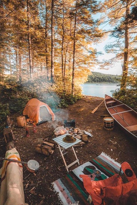 Camping Zone, Camping In The Woods, Camping Snacks, Fotografi Urban, Camp Site, Camping Aesthetic, Camping Photography, Couple Travel, Hiking Aesthetic