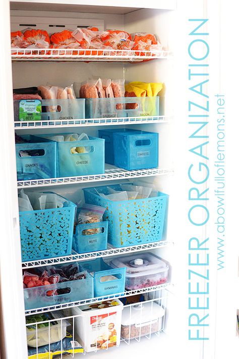 Freezer Organization using Post-It brand notes can make it easy for anyone to find what's needed without having to stand with the door open wasting energy.  See how to organize your freezer via A Bowl Full of Lemons A Bowl Full Of Lemons, Bowl Full Of Lemons, Organizing Life, Diy Kitchen Projects, Organized Pantry, Freezer Organization, Fun Sayings, Organisation Ideas, Freezer Storage